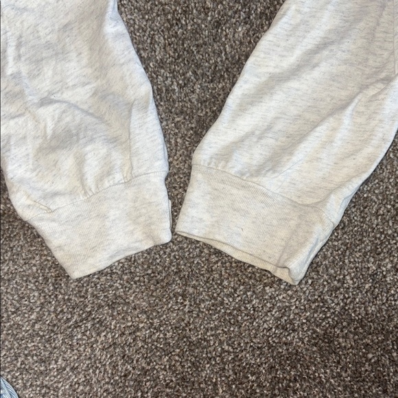 Harlow Gray Cropped Long Sleeve Sweatshirt With Floral Embroidery - Picture 4 of 6